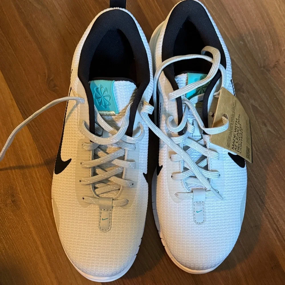Nike w flex experience rn 12 White& Black Running Shoes Blue Accents 10 w/ 8.5 m - Picture 3 of 5